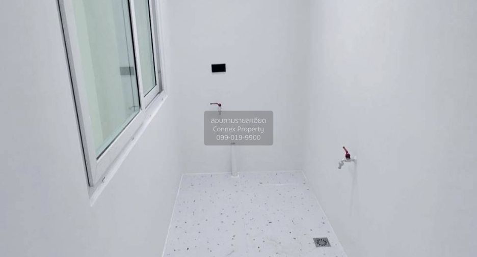 Casa adosada en venta de 3 habitaciones en Khlong Sam Wa, Bangkok
