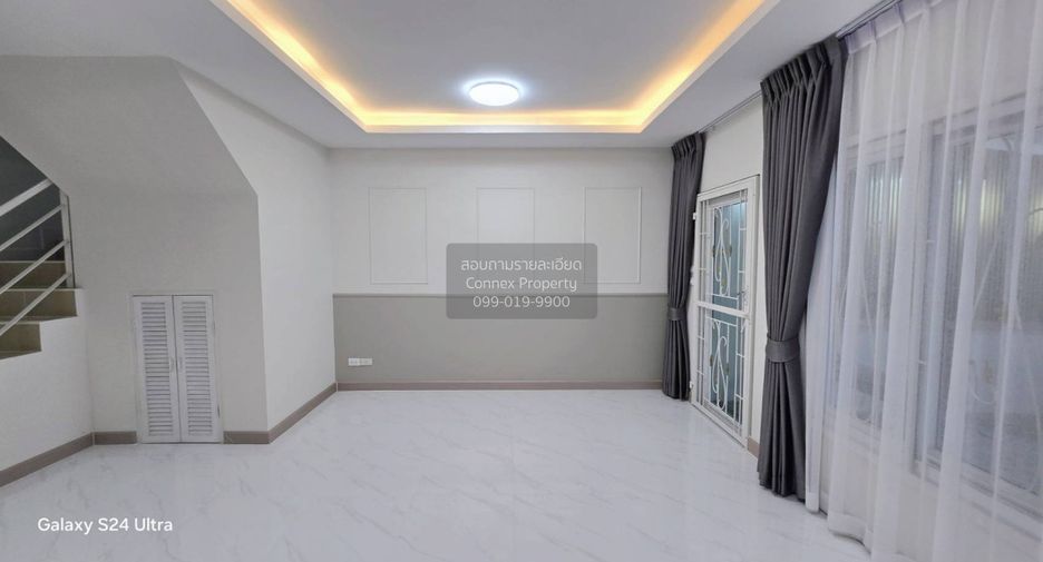 Casa adosada en venta de 3 habitaciones en Khlong Sam Wa, Bangkok