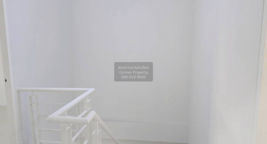 Casa adosada en venta de 3 habitaciones en Khlong Sam Wa, Bangkok