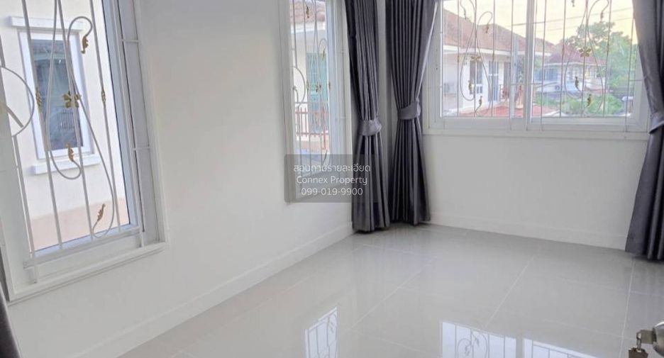 Casa adosada en venta de 3 habitaciones en Khlong Sam Wa, Bangkok
