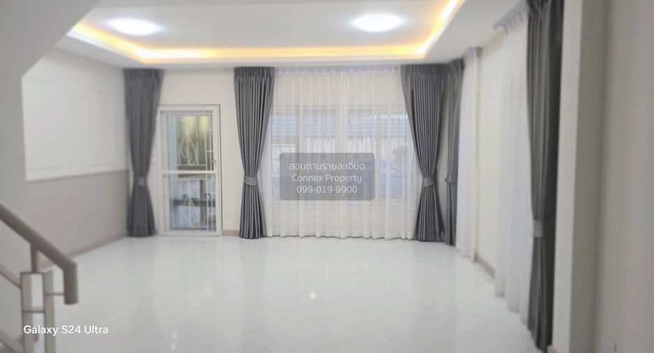 Casa adosada en venta de 3 habitaciones en Khlong Sam Wa, Bangkok