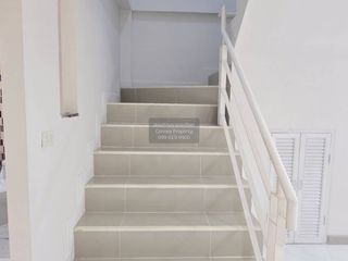 Casa adosada en venta de 3 habitaciones en Khlong Sam Wa, Bangkok