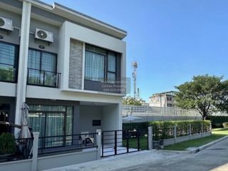 Casa adosada en venta de 3 habitaciones en Sai Mai, Bangkok