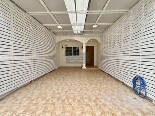 Casa adosada en venta de 2 habitaciones en Bueng Kum, Bangkok