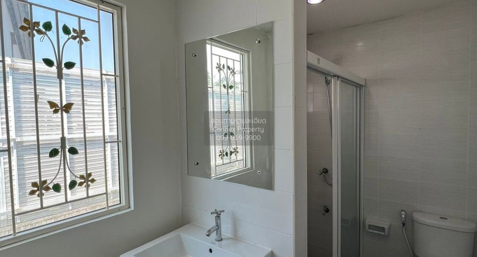 For sale 3 bedrooms townhouse in Mueang Pathum Thani, Pathum Thani