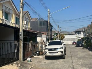 For sale 3 bedrooms townhouse in Mueang Pathum Thani, Pathum Thani