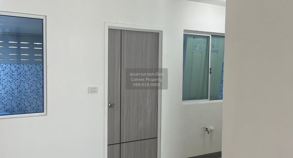 For sale 3 bedrooms townhouse in Mueang Pathum Thani, Pathum Thani