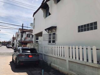 Casa adosada en venta de 2 habitaciones en Pak Kret, Nonthaburi