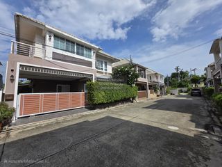 For sale 5 bedrooms house in Phasi Charoen, Bangkok