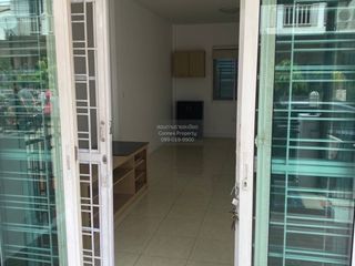 Casa adosada en venta de 3 habitaciones en Pak Kret, Nonthaburi