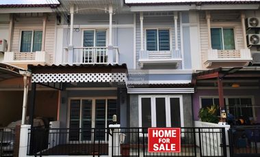 Casa adosada en venta de 3 habitaciones en Pak Kret, Nonthaburi