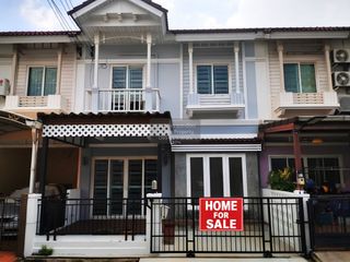 Casa adosada en venta de 3 habitaciones en Pak Kret, Nonthaburi