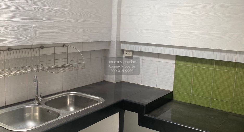 Casa adosada en venta de 3 habitaciones en Pak Kret, Nonthaburi