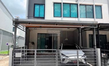 For sale 3 bedrooms townhouse in Saphan Sung, Bangkok
