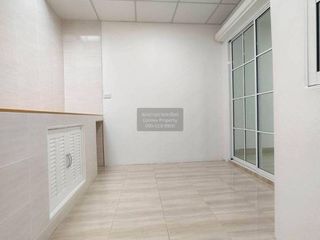 Casa adosada en venta de 2 habitaciones en Mueang Pathum Thani, Pathum Thani