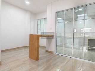 Casa adosada en venta de 2 habitaciones en Mueang Pathum Thani, Pathum Thani