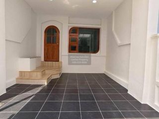 Casa adosada en venta de 2 habitaciones en Mueang Pathum Thani, Pathum Thani