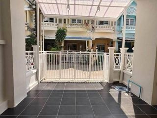 Casa adosada en venta de 2 habitaciones en Mueang Pathum Thani, Pathum Thani