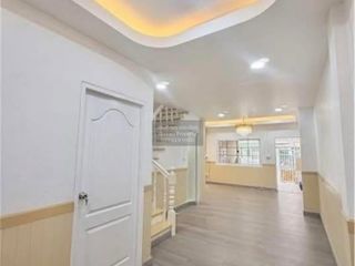 Casa adosada en venta de 3 habitaciones en Nong Khaem, Bangkok