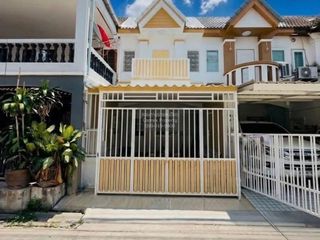 Casa adosada en venta de 3 habitaciones en Nong Khaem, Bangkok