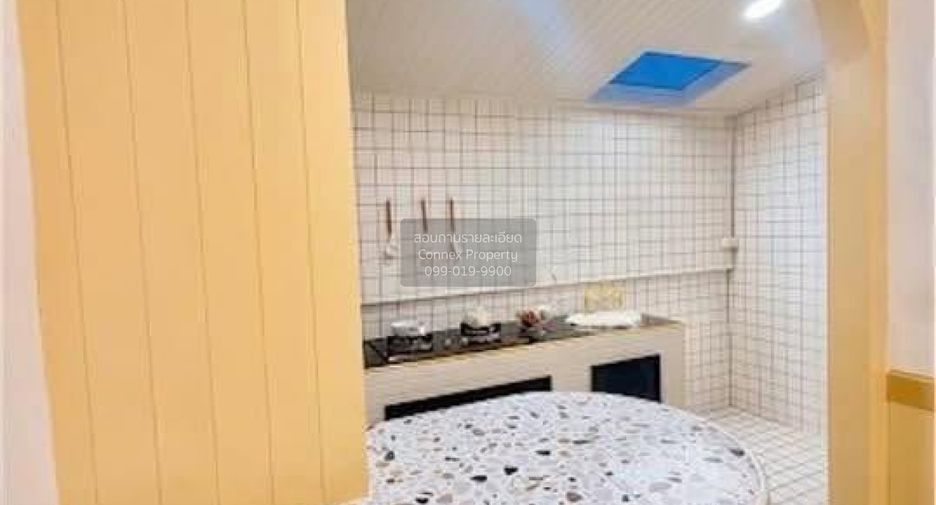Casa adosada en venta de 3 habitaciones en Nong Khaem, Bangkok