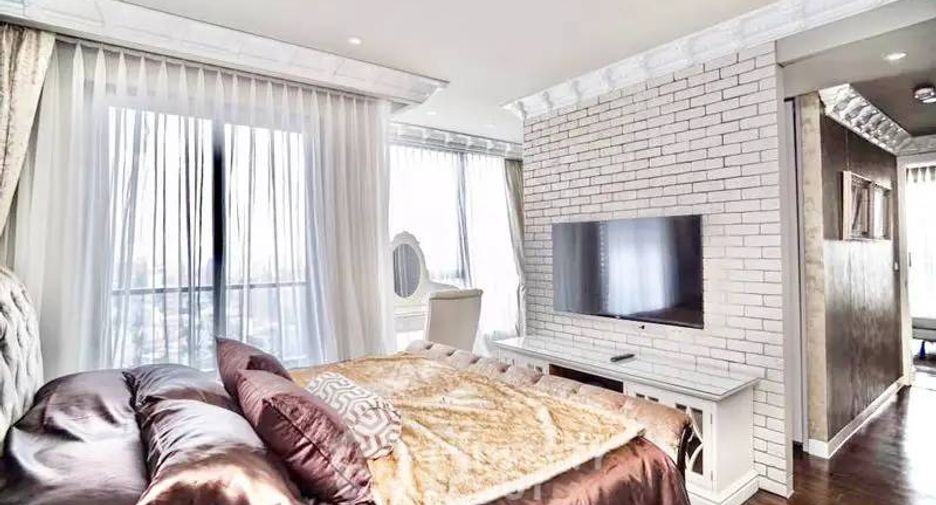 For sale 3 bedrooms condo in Khlong Toei, Bangkok