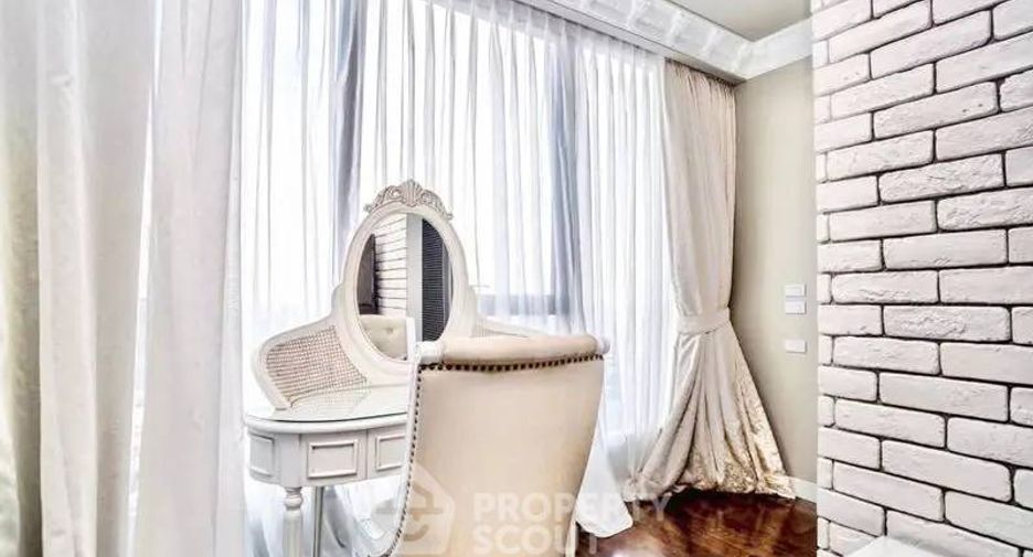 For sale 3 bedrooms condo in Khlong Toei, Bangkok