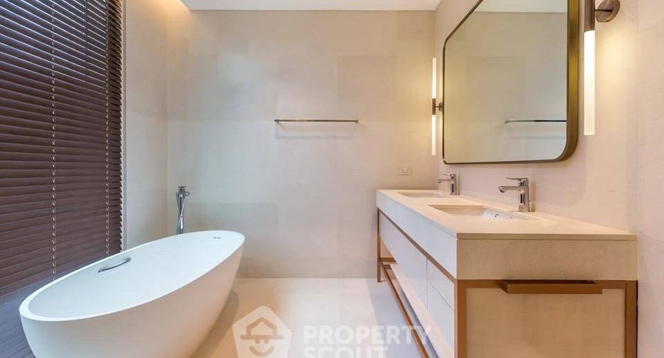 For sale 2 bedrooms condo in Pathum Wan, Bangkok