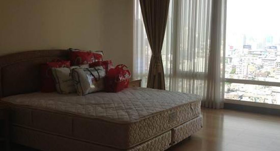 For rent 2 bedrooms condo in Pathum Wan, Bangkok