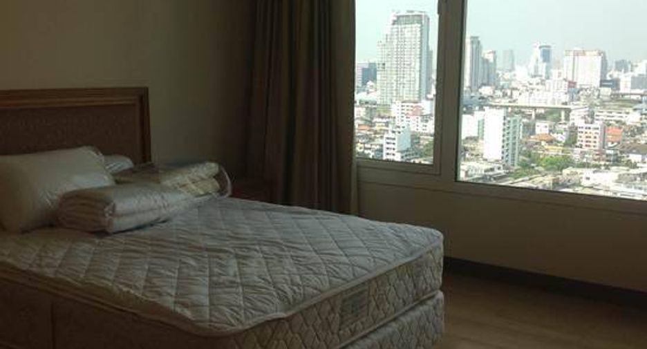 For rent 2 bedrooms condo in Pathum Wan, Bangkok