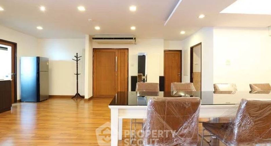 For rent 2 bedrooms apartment in Khlong San, Bangkok