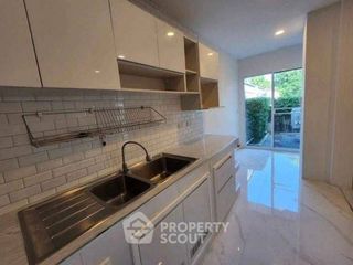 Haus zur Miete mit 4 Zimmer in Prawet, Bangkok