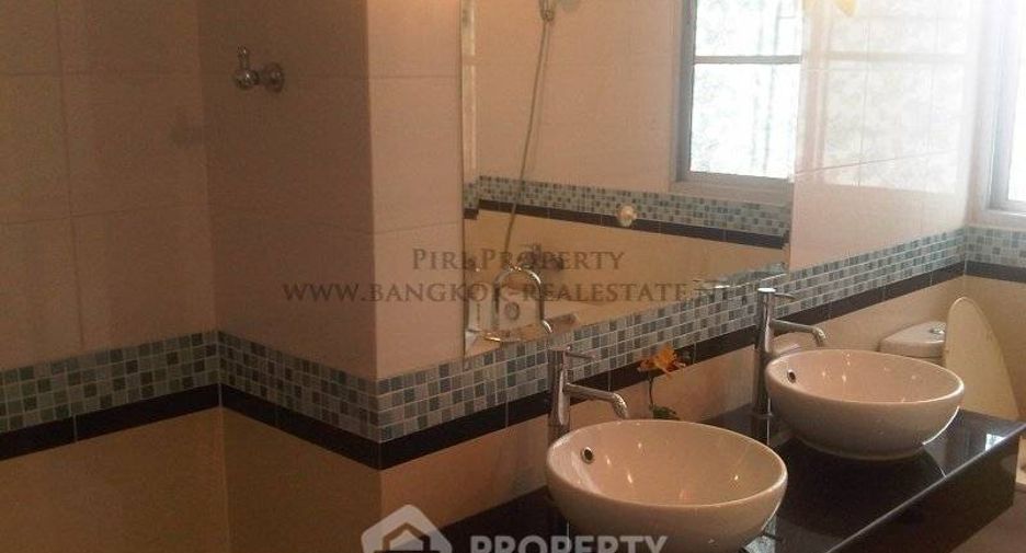 For rent 3 bedrooms condo in Khlong Toei, Bangkok