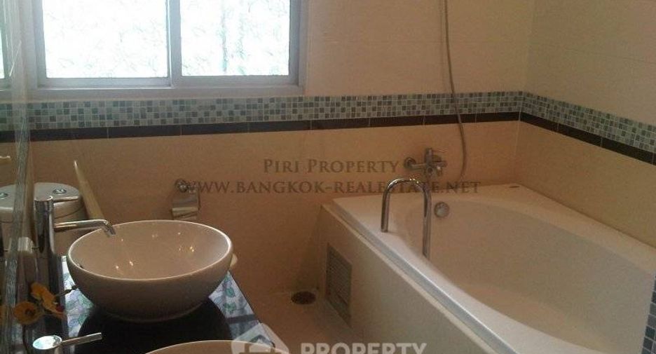 For rent 3 bedrooms condo in Khlong Toei, Bangkok