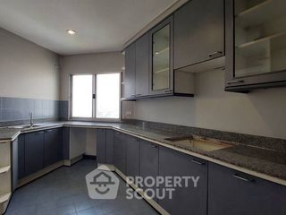 For rent 4 ベッドルーム condo in Sathon, Bangkok
