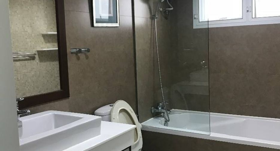 For rent 2 bedrooms condo in Watthana, Bangkok