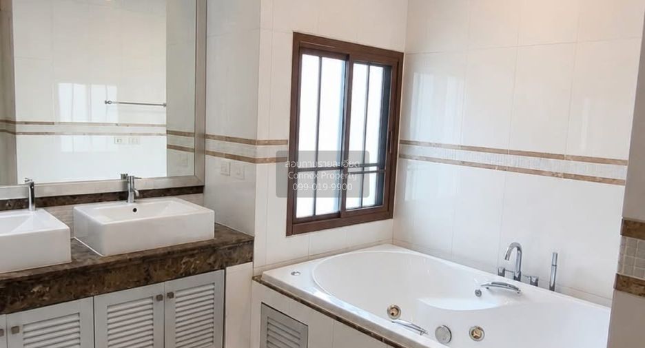 For rent 4 bedrooms house in Watthana, Bangkok