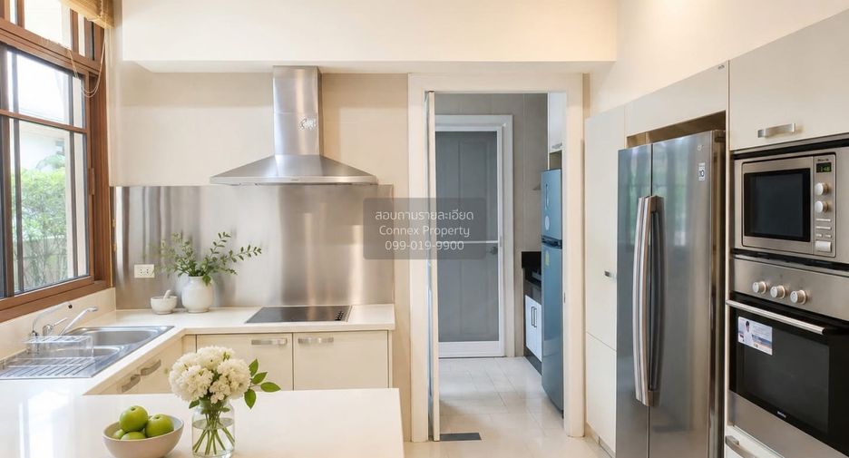 For rent 4 bedrooms house in Watthana, Bangkok