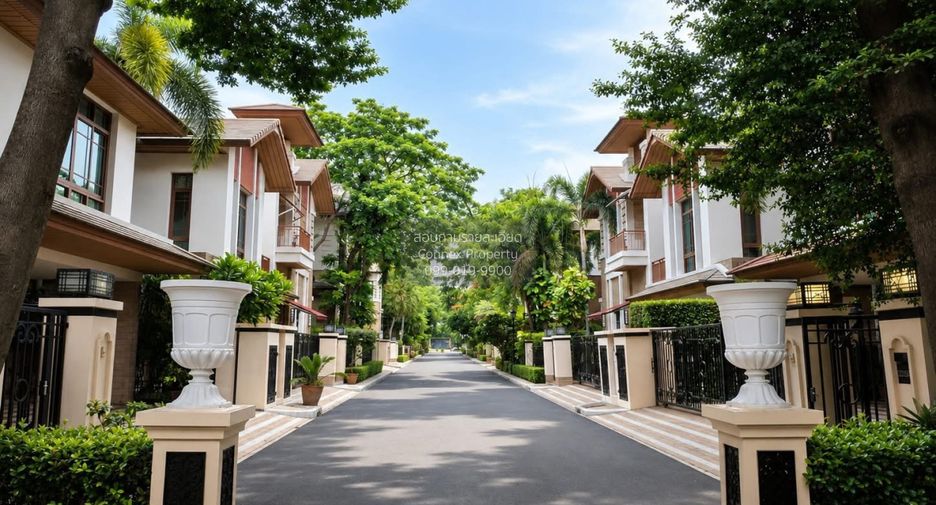 For rent 4 bedrooms house in Watthana, Bangkok