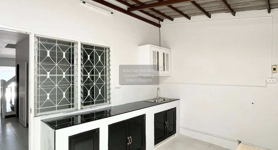 For rent 4 bedrooms townhouse in Bang Khen, Bangkok
