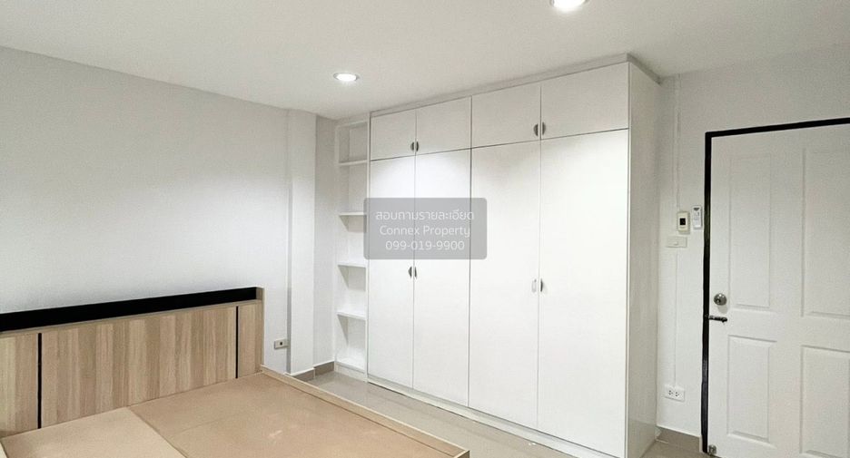 For rent 4 bedrooms townhouse in Bang Khen, Bangkok