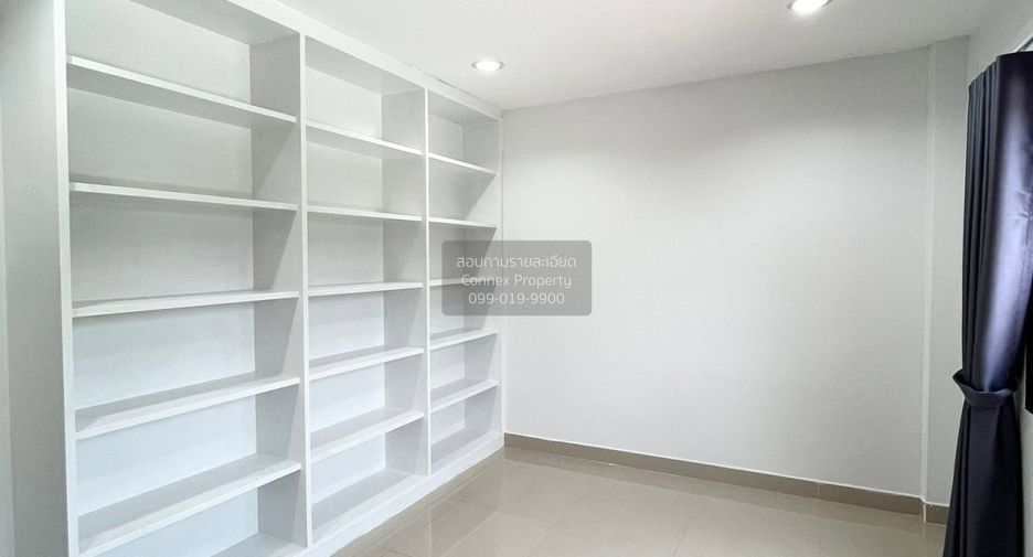 For rent 4 bedrooms townhouse in Bang Khen, Bangkok