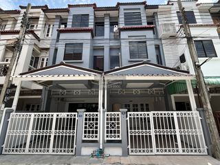 For rent 4 bedrooms townhouse in Bang Khen, Bangkok