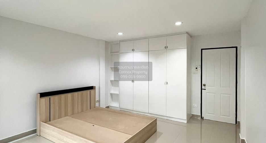 For rent 4 bedrooms townhouse in Bang Khen, Bangkok