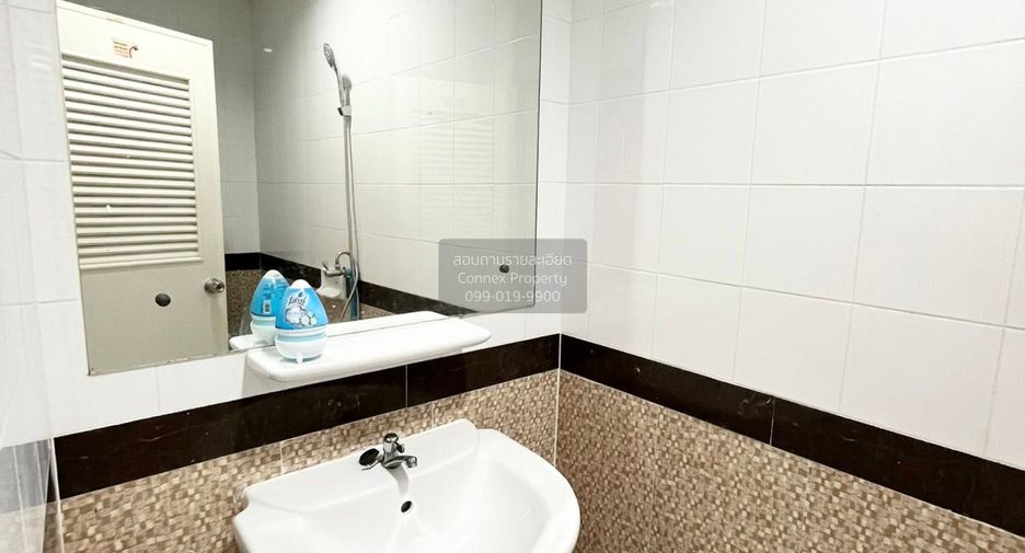 For rent 4 bedrooms townhouse in Bang Khen, Bangkok