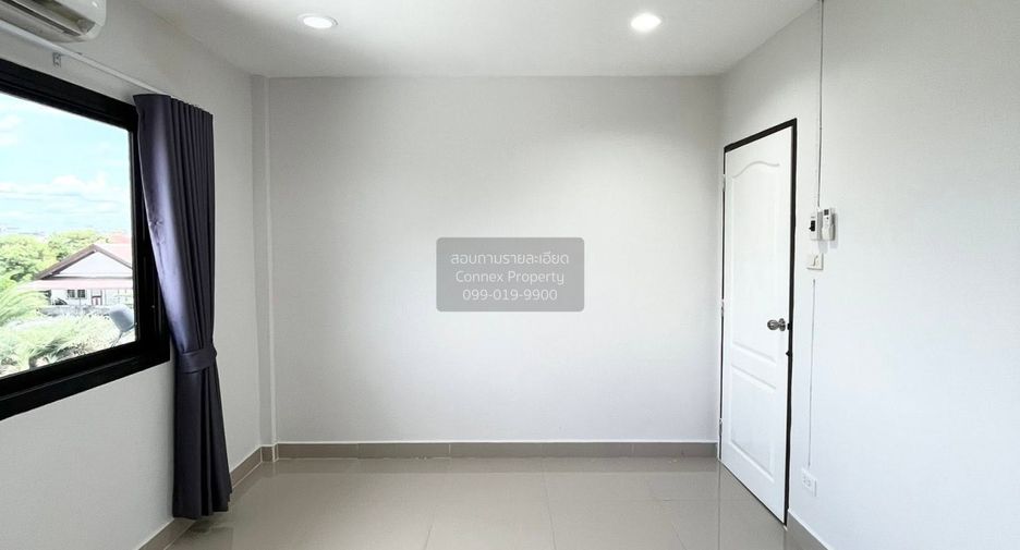 For rent 4 bedrooms townhouse in Bang Khen, Bangkok