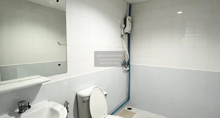 For rent 4 bedrooms townhouse in Bang Khen, Bangkok