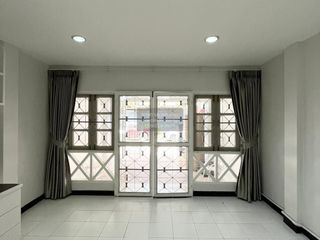 For rent 4 bedrooms townhouse in Bang Khen, Bangkok