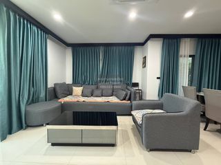For rent 4 ベッドルーム house in Bang Kapi, Bangkok