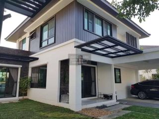 Casa en alquiler de 4 habitaciones en Bang Phli, Samut Prakan
